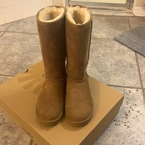Ugh Australia class tall chestnut size 8